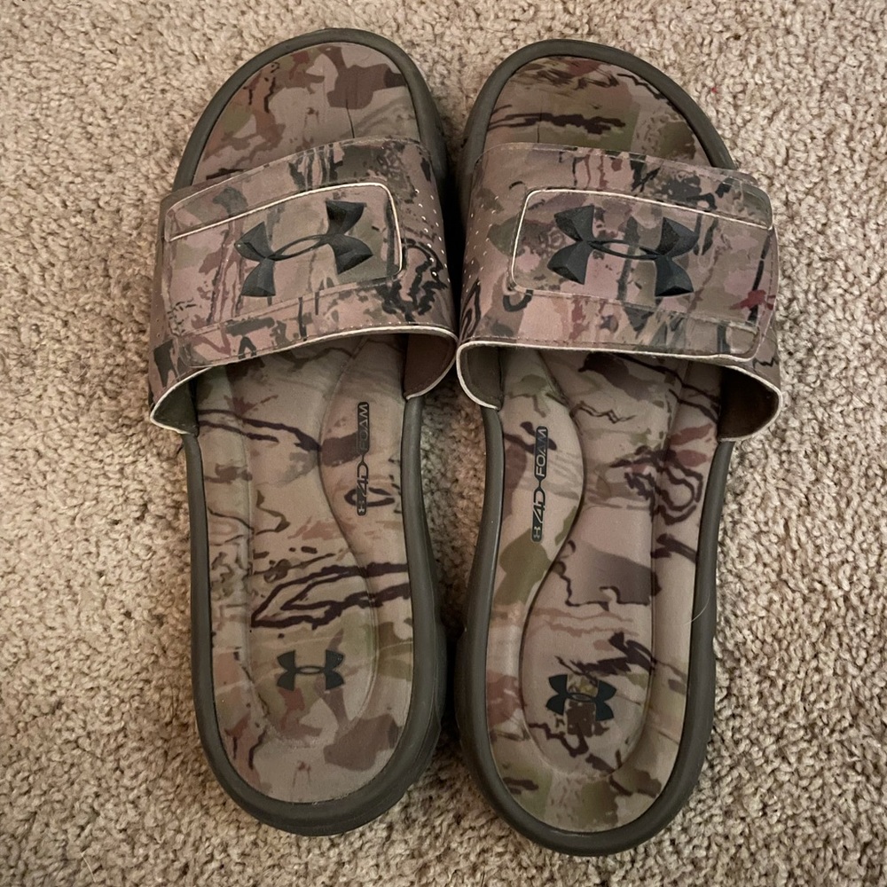 Under Armour slides hardly worn